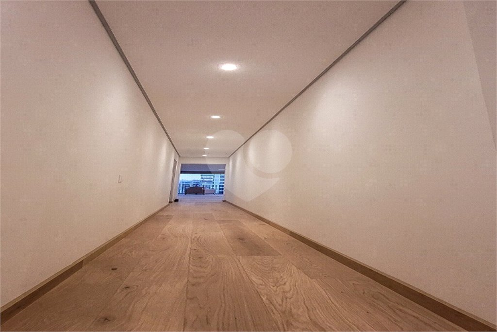 Apartamento à venda com 3 suítes em Vila Nova Conceição, São Paulo, SP