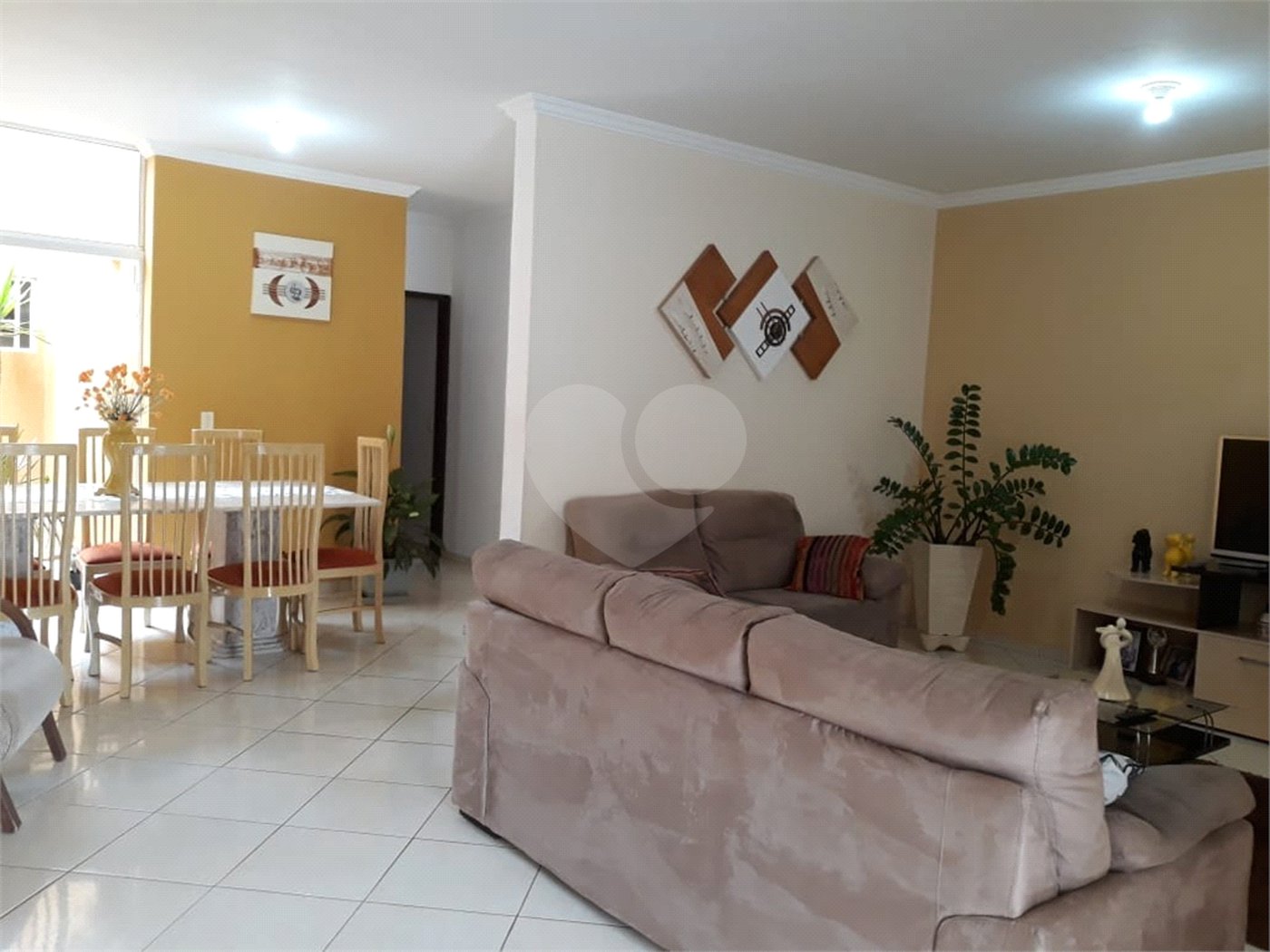 Sobrado à venda com 4 quartos, sendo 2 suítes, em Jardim dos Pinheiros, Atibaia, SP