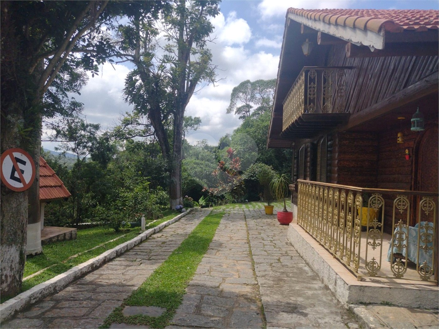 Casa à venda com 4 quartos, sendo 2 suítes,  no condomínio Cinco Lagos, Mairiporã - SP
