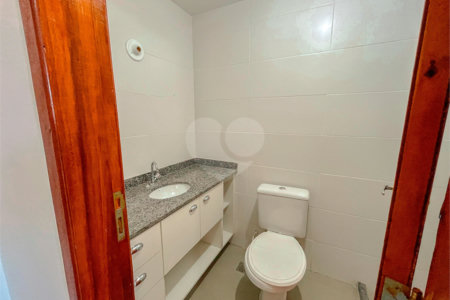 Casa à venda com 4 quartos, sendo 1 suíte, no condomínio Imperial Santa Cruz, Rio de Janeiro - RJ