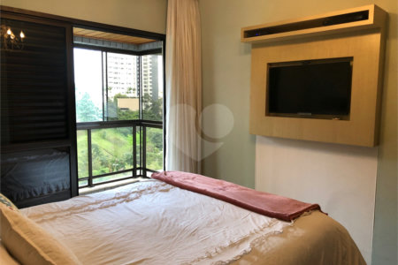 Apartamento à venda com 3 suítes em Vila Andrade, São Paulo, SP