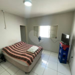 Casa térrea e salão comercial a venda no Jardim Bandeirantes.