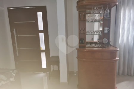 Sobrado à venda ou para alugar com 3 quartos, sendo 2 suítes,  em Ferreira, São Paulo, SP