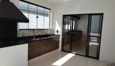 Sobrado à venda ou para alugar com 3 quartos, sendo 1 suíte, em Jardim do Lago, Atibaia, SP