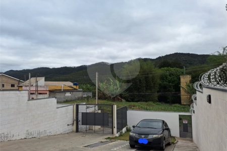 Casa à venda com 2 quartos no condomínio Residencial Cristal Lll, Mogi das Cruzes - SP