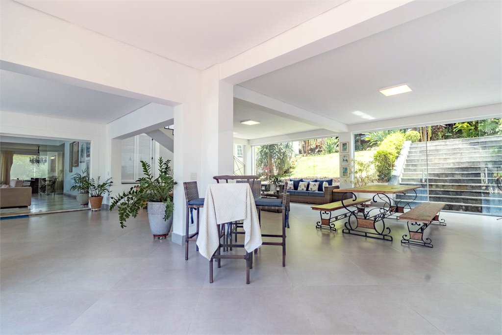 Casa à venda com 7 quartos, sendo 5 suítes,  em Morumbi, São Paulo, SP