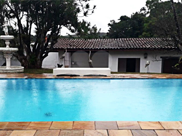 Casa à venda com 3 quartos, sendo 1 suíte,  no condomínio Chacarás Bela Vista, Mairiporã - SP