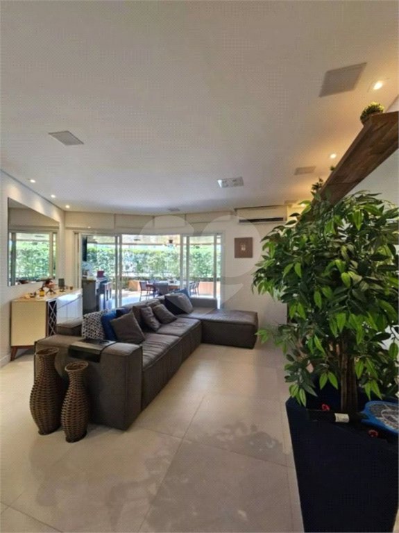 Apartamento à venda com 3 quartos, sendo 1 suíte, em Riviera de São Lourenço, Bertioga, SP
