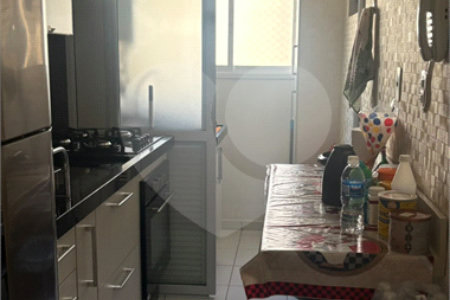 Apartamento à venda com 3 quartos, sendo 1 suíte, em Conjunto Residencial Irai, Suzano, SP