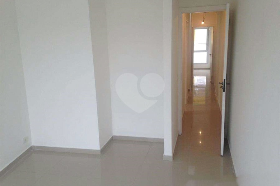 Casa à venda com 3 quartos, sendo 1 suíte, no condomínio Residencial Vegas, São Paulo - SP