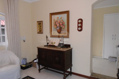 Sobrado à venda com 3 suítes em Moema, São Paulo, SP