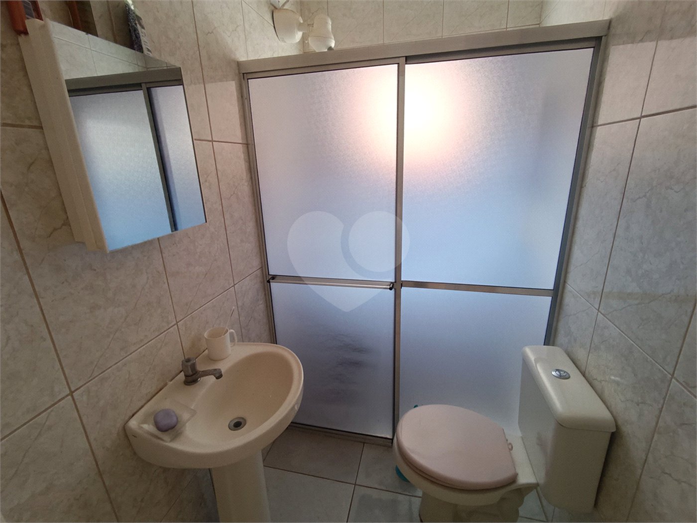 Casa à venda com 2 quartos, sendo 1 suíte, em Reneville, Mairinque, SP