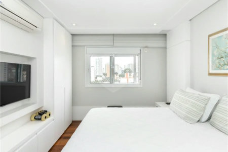 Apartamento à venda com 3 suítes em Vila Mariana, São Paulo, SP