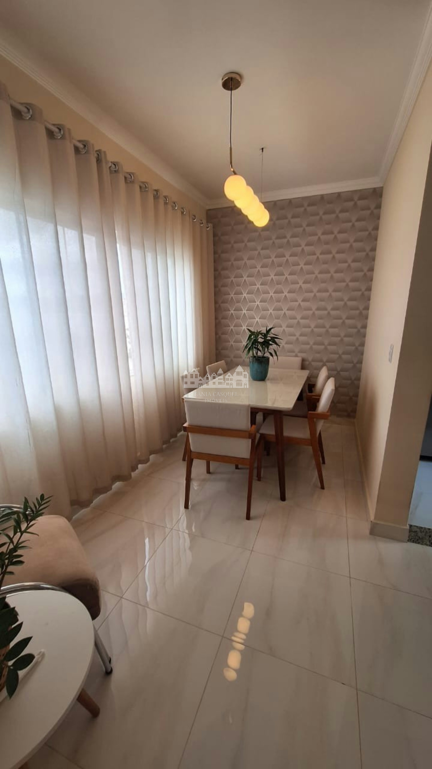 Casa à venda com 3 quartos, sendo 1 suíte, em Residencial Jardins da Catalunha, Atibaia, SP