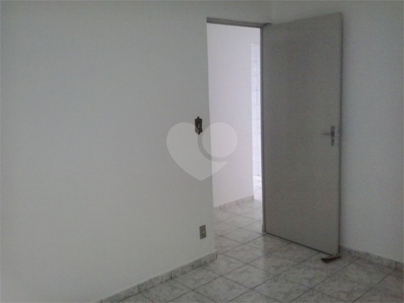 Apartamento à venda com 2 quartos em Vila Perracini, Poá, SP