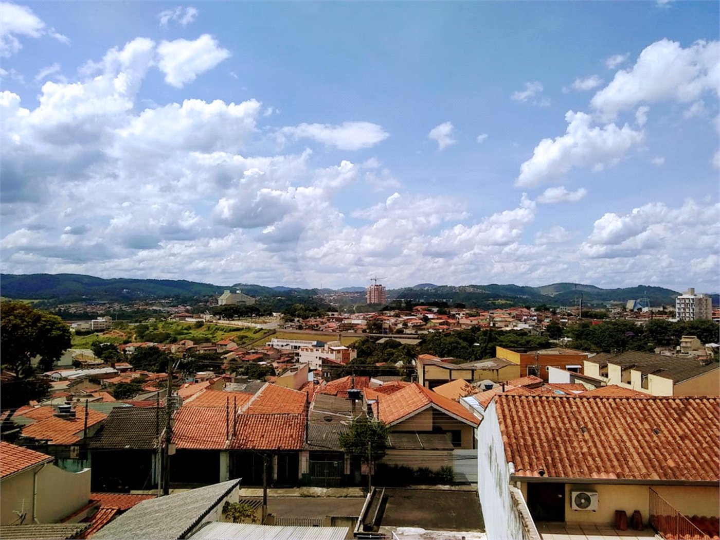 Sobrado à venda com 4 quartos, sendo 1 suíte,  em Jardim Alvinópolis, Atibaia, SP