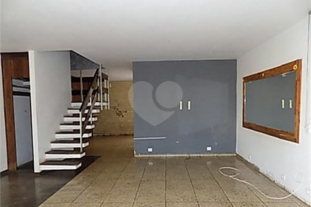 Sobrado à venda com 4 quartos, sendo 1 suíte, em Pinheiros, São Paulo, SP