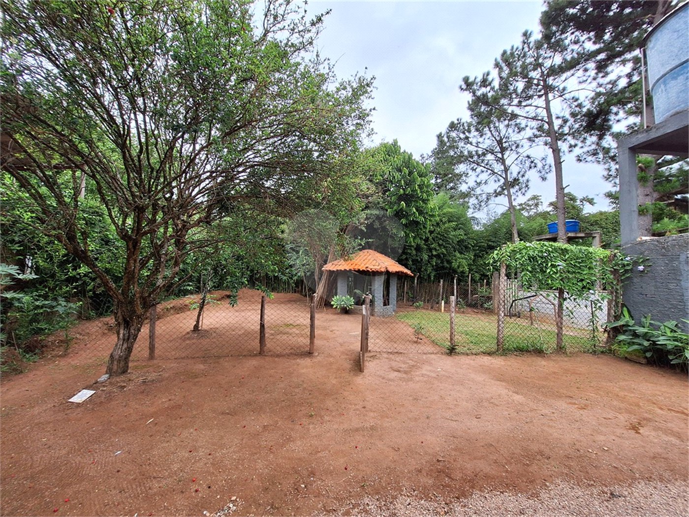 Casa à venda com 3 suítes no condomínio Chácaras do Lago, Vinhedo - SP
