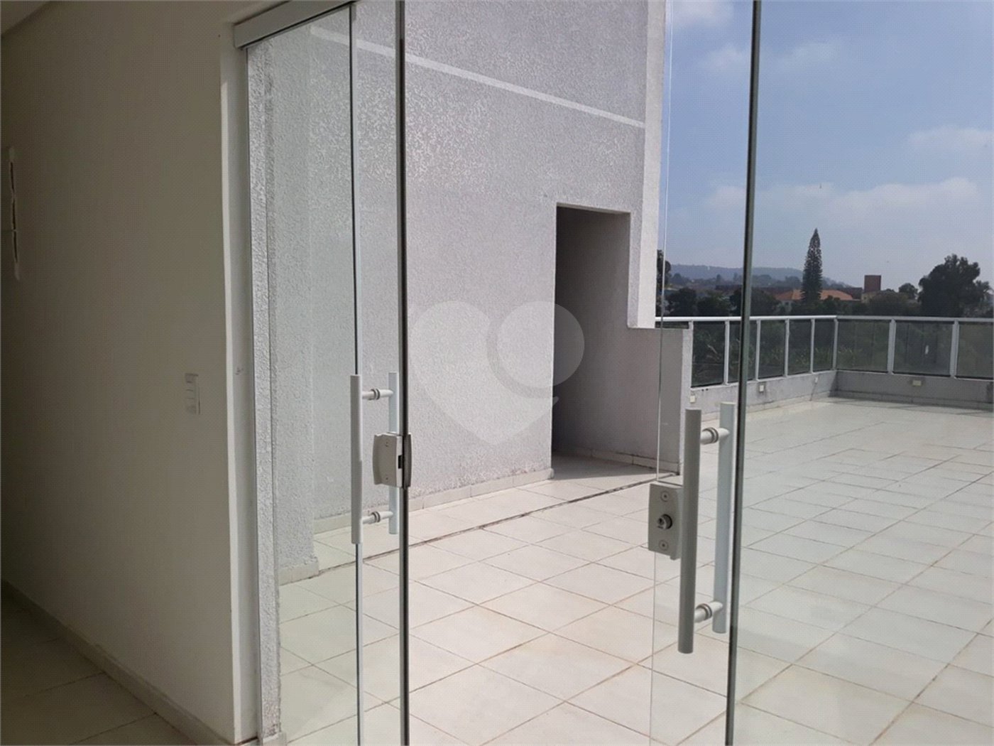 Apartamento à venda ou para alugar com 2 quartos, sendo 1 suíte,  em Vila Santa Isabel, São Roque, SP