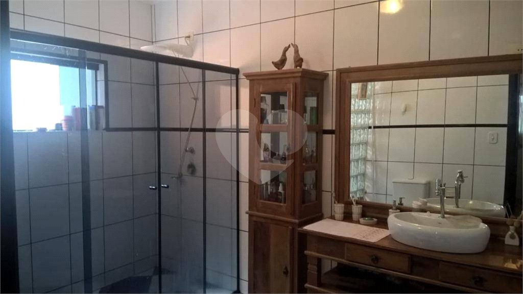 Sobrado à venda com 3 quartos, sendo 1 suíte, em Bocaina, Ribeirão Pires, SP