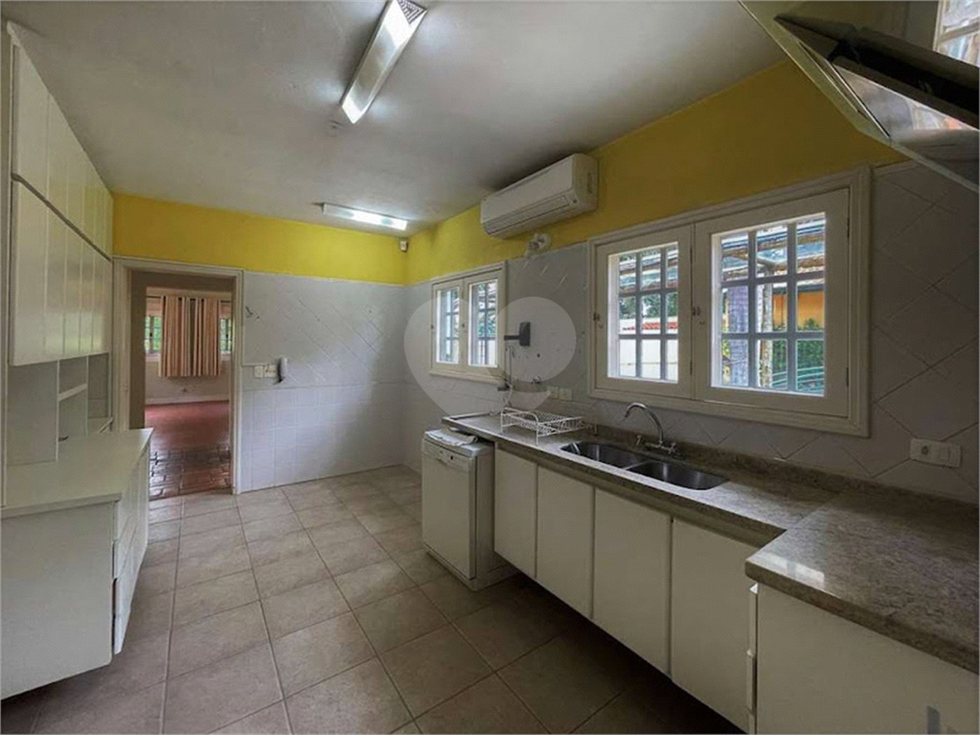 Casa à venda com 4 suítes no condomínio Miollo da Granja, Cotia - SP