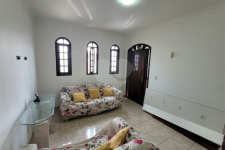 Sobrado à venda com 3 quartos, sendo 1 suíte, em Vila dos Remédios, São Paulo, SP