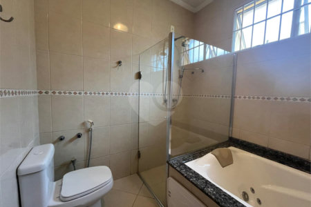 Sobrado à venda com 4 quartos, sendo 1 suíte,  em Vila Cordeiro, São Paulo, SP