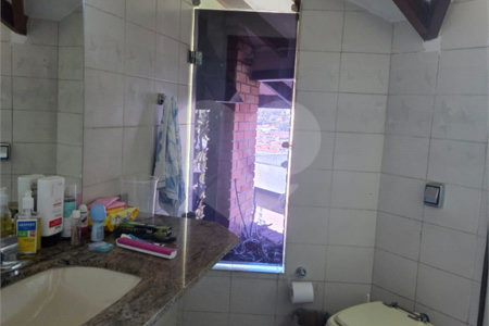 Casa à venda com 4 quartos, sendo 2 suítes, em Cidade São Francisco, São Paulo, SP