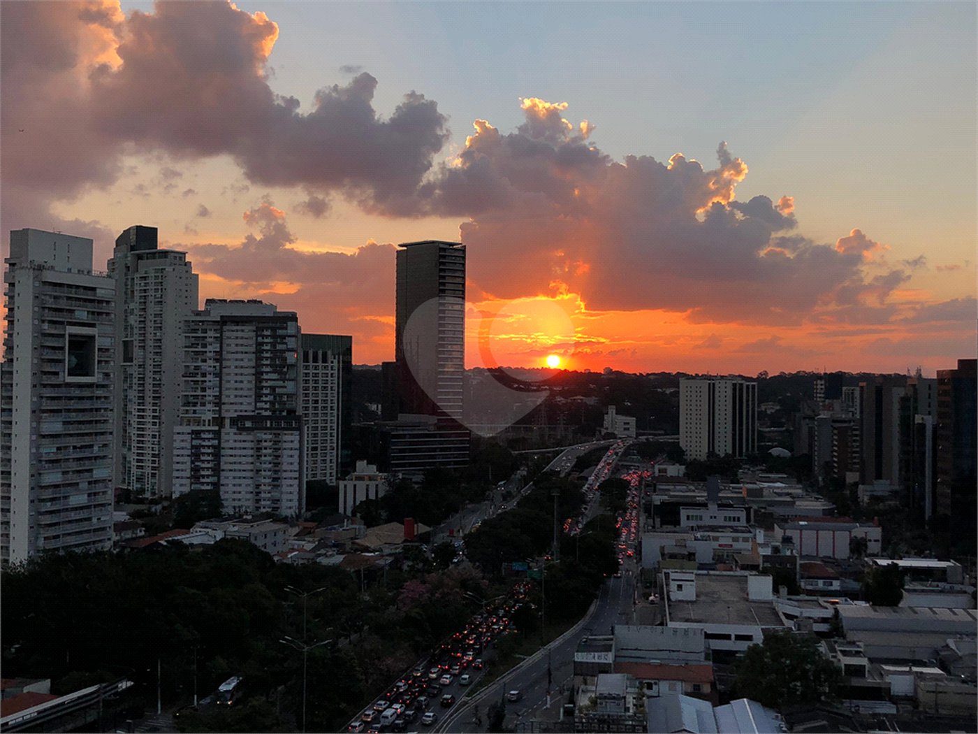 Apartamento à venda com 2 quartos, sendo 1 suíte, em Vila Olímpia, São Paulo, SP