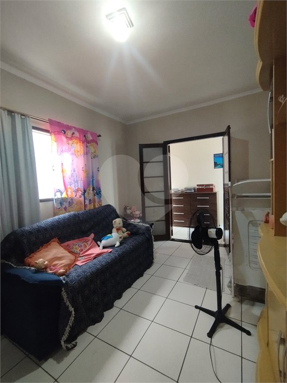 Sobrado à venda com 3 quartos, sendo 1 suíte, em Biritiba, Poá, SP