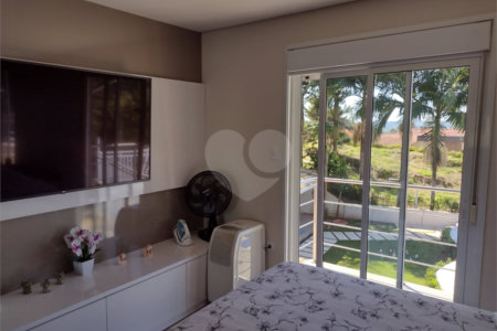 Casa à venda com 5 quartos, sendo 4 suítes, no condomínio Clube Florada Suzano, Suzano - SP