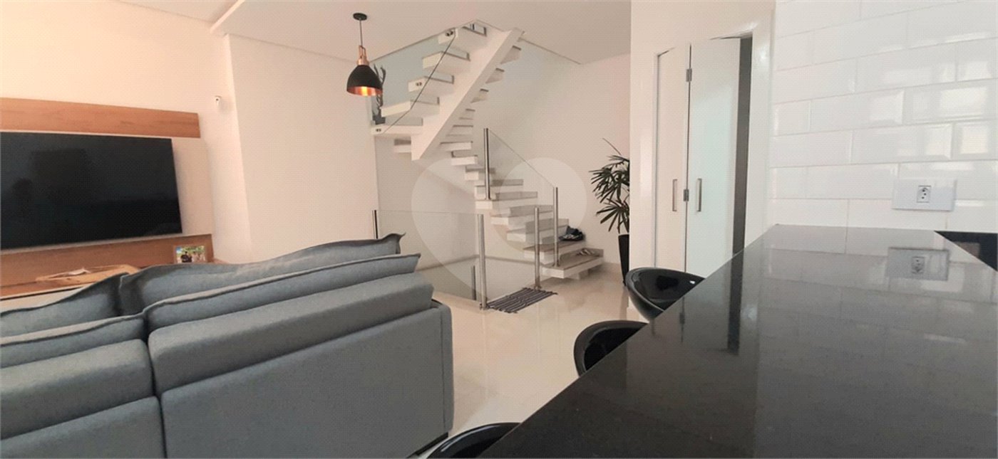 Casa à venda com 3 quartos, sendo 1 suíte, no condomínio Residencial Gran Veiga, São Paulo - SP