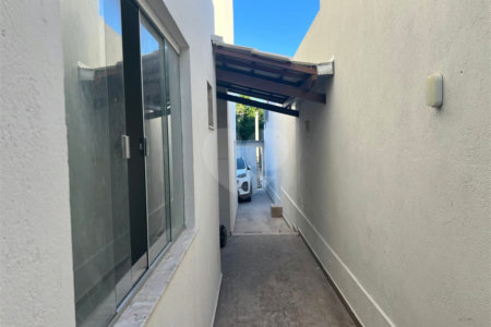 Casa à venda com 3 quartos, sendo 2 suítes, em Taperapuan, Porto Seguro, BA