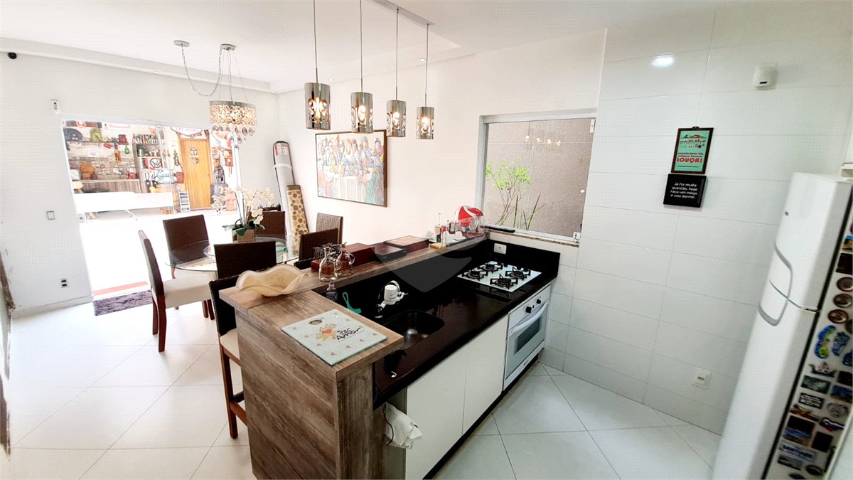 Sobrado à venda com 3 quartos, sendo 1 suíte,  em Jardim Leocádia, Sorocaba, SP