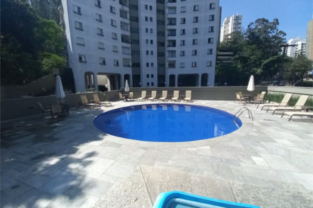 Apartamento à venda com 3 quartos, sendo 1 suíte,  em Vila Andrade, São Paulo, SP