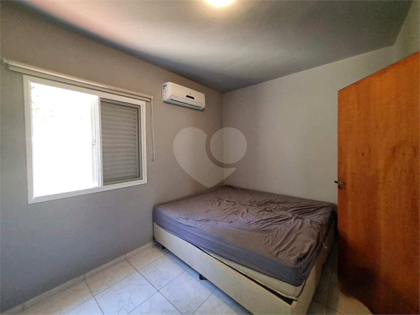 Casa à venda com 2 quartos no condomínio Karolyne, Votorantim - SP