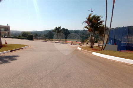 Casa à venda com 3 quartos, sendo 1 suíte, no condomínio Residencial Golden Ville, Itapetininga - SP