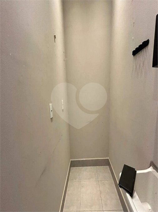 SALÃO COMERCIAL PARA LOCAÇÃO EM INDAIATUBA SP! - Av. Pres. Kennedy! - Salão comercial de 89,64 m² no térreo do Edifício Granada une modernidade, conforto e a melhor localização de Indaiatuba. Destaques do Imóvel: - Espaço Amplo: Salão principal com excelente iluminação natural. - Infraestrutura: