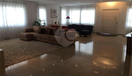 Condomínio à venda com 4 quartos, sendo 2 suítes,  em Colinas do Paratehy, Mogi das Cruzes, SP