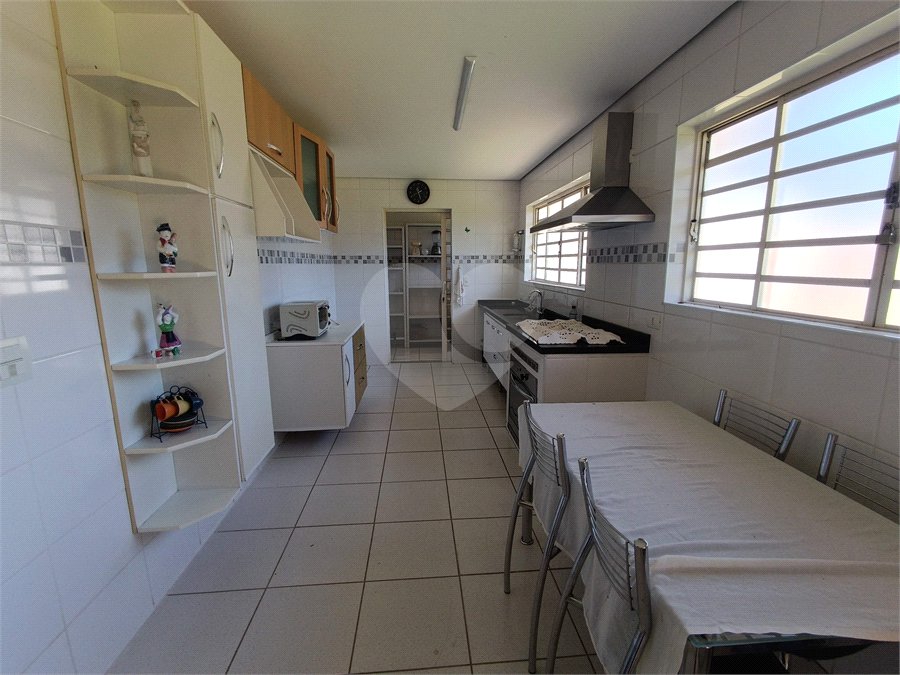 Chácara à venda com 4 quartos, sendo 1 suíte, em Vila Vilma (mailasqui), São Roque, SP