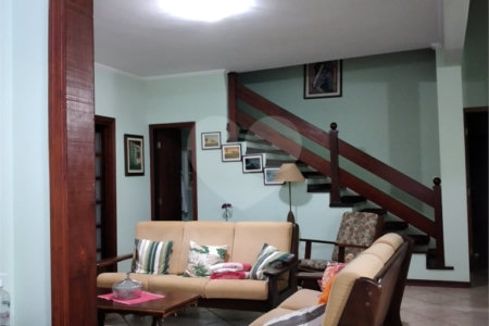 Chácara à venda com 4 quartos, sendo 1 suíte,  em Vila Dom Pedro, Atibaia, SP