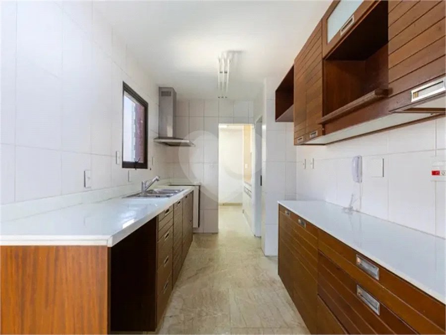 Apartamento à venda ou para alugar com 3 suítes em Real Parque, São Paulo, SP