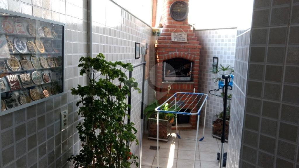 Casa à venda com 3 quartos, sendo 1 suíte, no condomínio Residencial Água Fria, São Paulo - SP