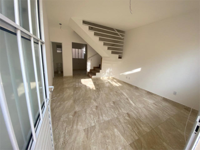 Casa para alugar com 2 suítes no condomínio Residencial Vila Amélia, Poá - SP