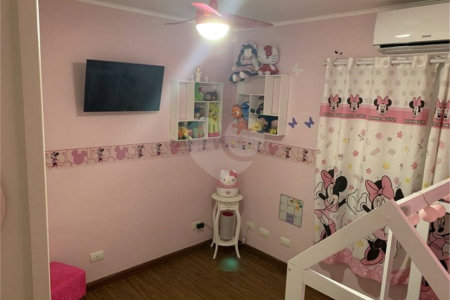 Casa à venda com 3 quartos, sendo 1 suíte, no condomínio Residencial Gabriela, São Paulo - SP