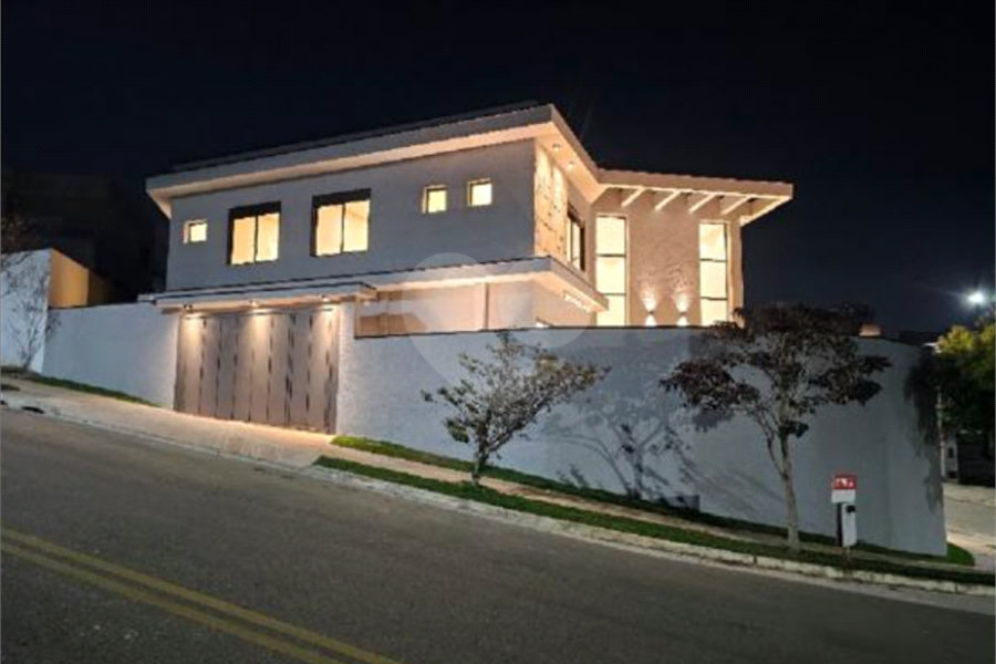 Casa à venda com 4 suítes no condomínio Villas do Jaguari, Santana de Parnaíba - SP