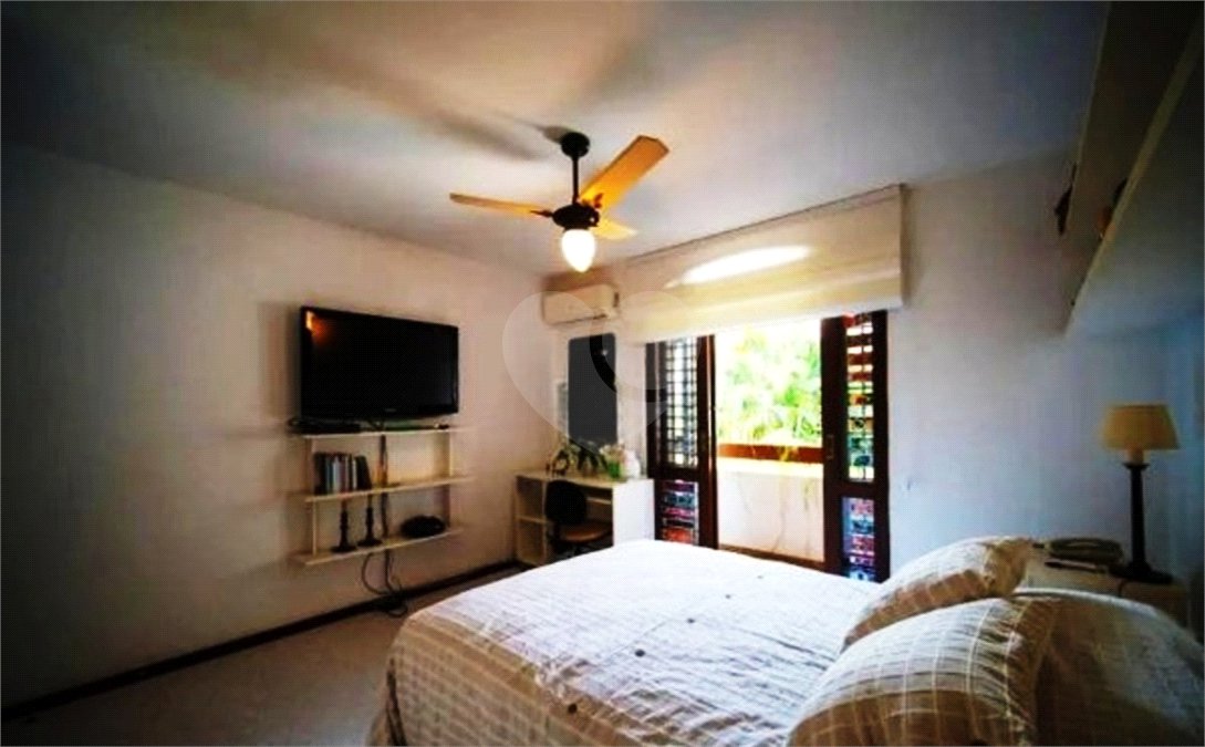 Casa à venda com 5 quartos, sendo 2 suítes,  em Jardim Everest, São Paulo, SP