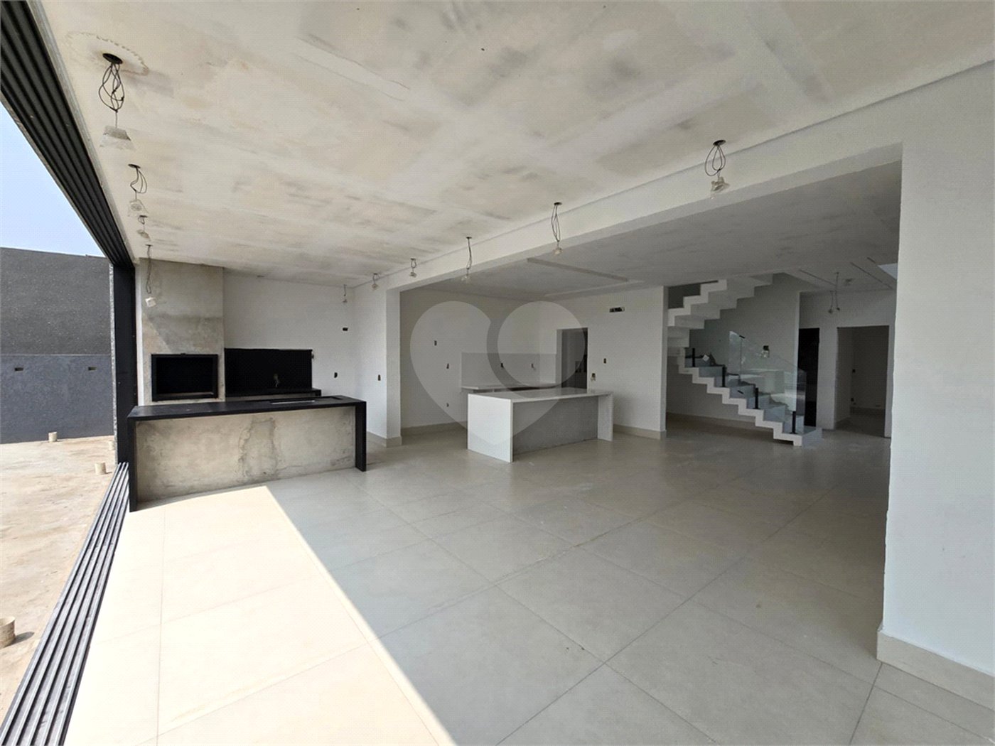 Casa à venda com 4 quartos, sendo 3 suítes, no condomínio Alphaville Nova Esplanada 4, Votorantim - SP