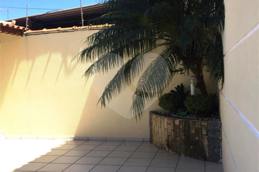 Casa à venda com 3 quartos, sendo 1 suíte, no condomínio Coelho III, São Paulo - SP