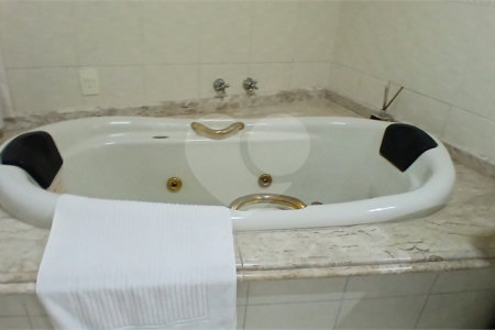Casa à venda com 4 quartos, sendo 2 suítes, em Jardim Leonor Mendes de Barros, São Paulo, SP